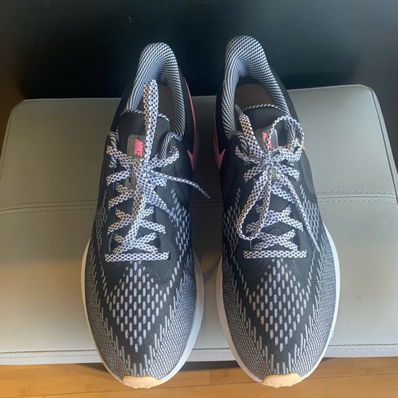 Nike Women’s Zoom running shoe - Picture 1 of 3